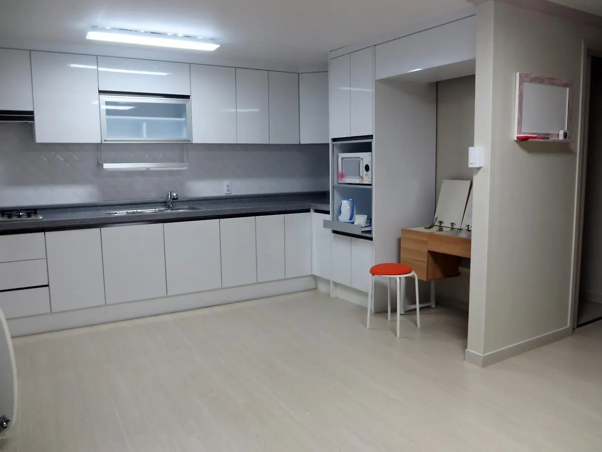 Honey House Hotel Busan 2*,