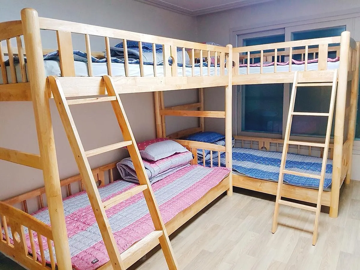 Honey House Hotel Busan 2*,