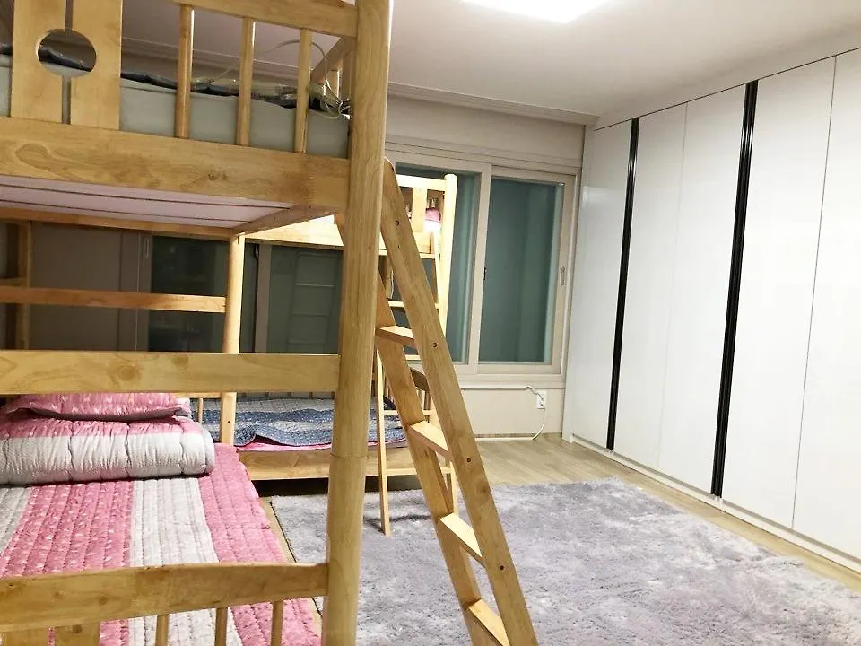 Honey House Hotel Busan 2*,