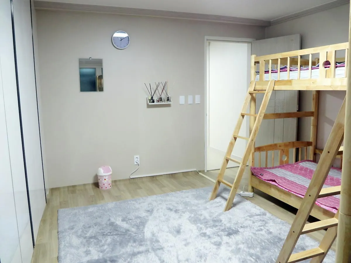 Honey House Hotel Busan 2*,