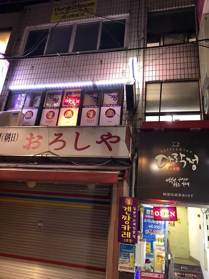 Honey House Hotel Busan 2*,